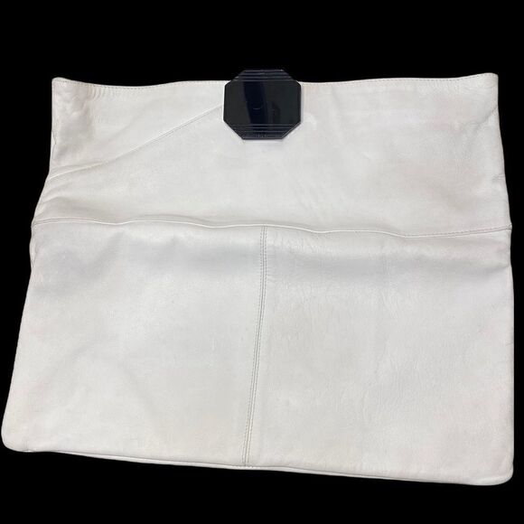 Vintage Laura Adams white leather fold over envelope clutch with black closure - Picture 7 of 11